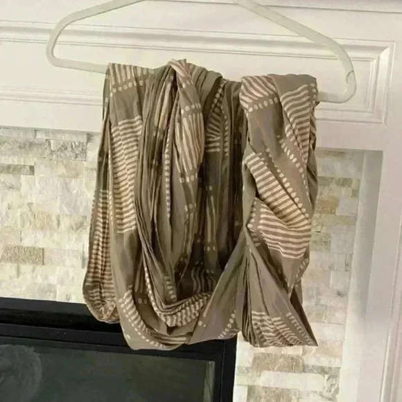 Seed Heritage Olive Scarf - Picture 2 of 4